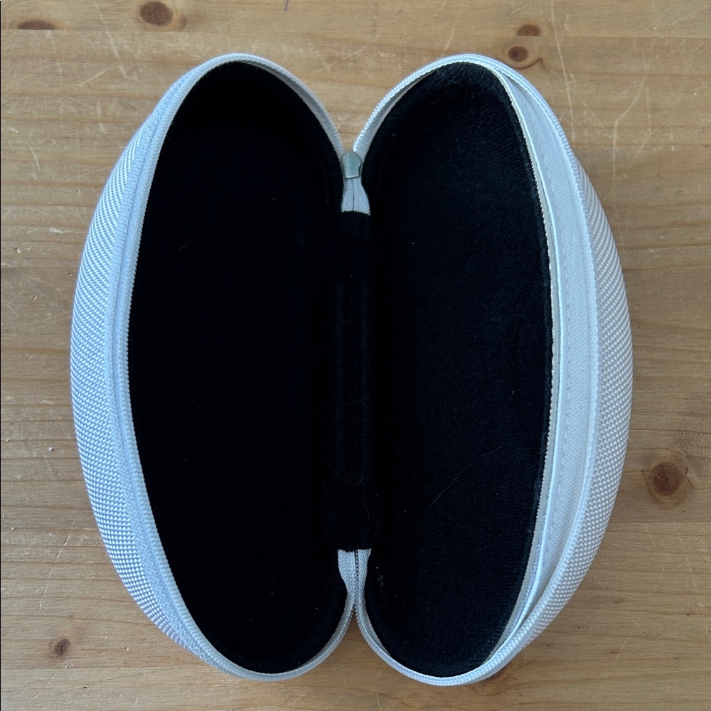 Oakley Sunglasses Cases Set of 2 Zippered Clamshells Black & White w Logo - Picture 4 of 8